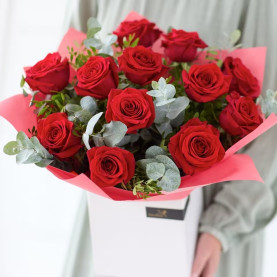 Luxury 12 Red Roses