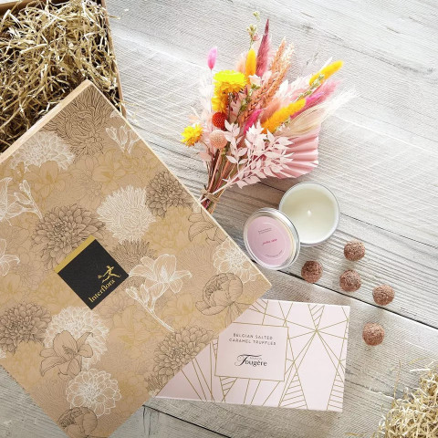 Dried Flowers Gift Set with Candle and Salted Caramel Truffles
